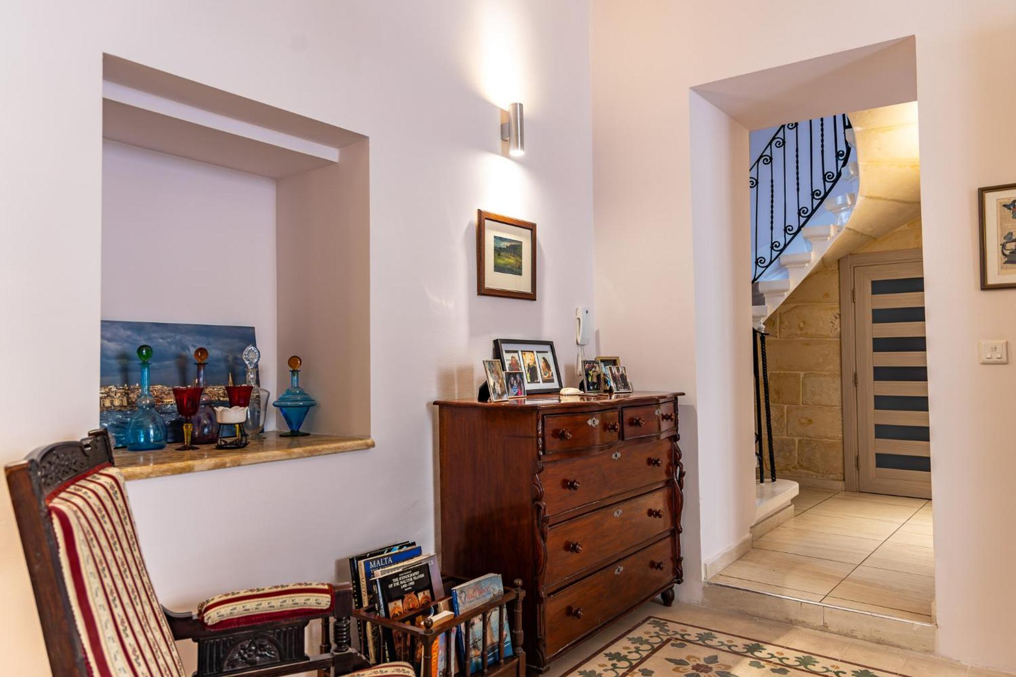 Traditional Maltese Styled 2Br Apartment With Large Maltese Balcony & Internal Yard - Located In The Heart Of Valletta - Maltese Capital City Exterior foto