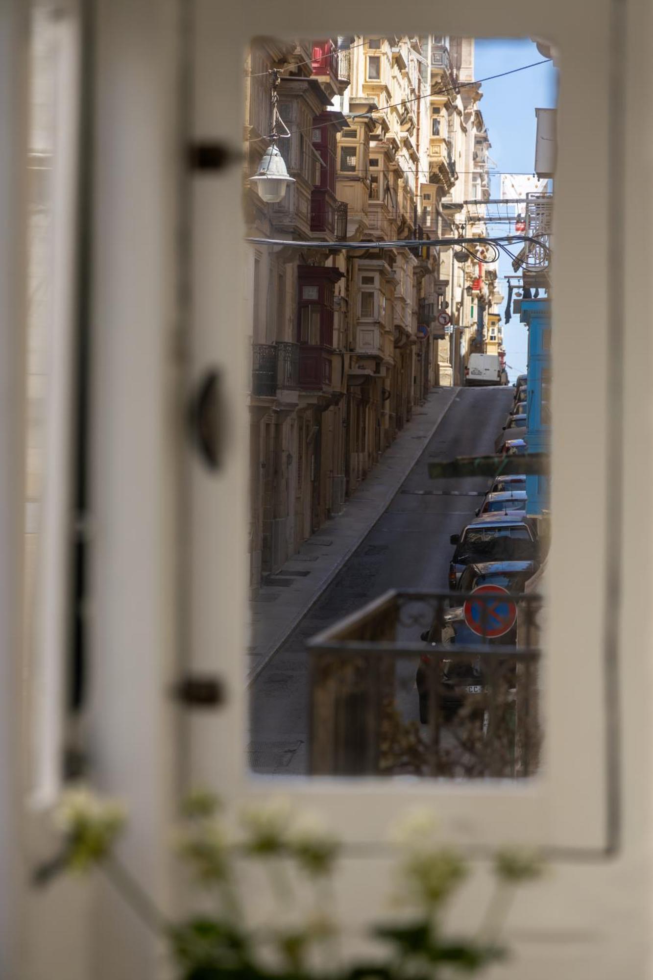 Traditional Maltese Styled 2Br Apartment With Large Maltese Balcony & Internal Yard - Located In The Heart Of Valletta - Maltese Capital City Exterior foto